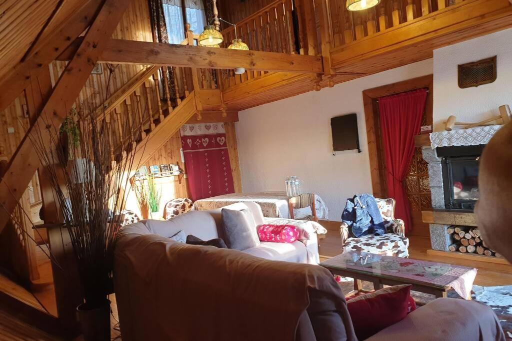 Authentique Chalet Vue Sur Le Lac Et Les Pistes 베세-에-생타나스타시 외부 사진