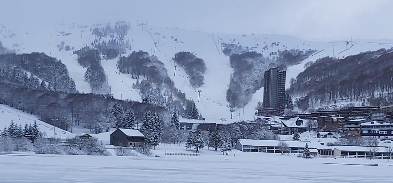 Authentique Chalet Vue Sur Le Lac Et Les Pistes 베세-에-생타나스타시 외부 사진